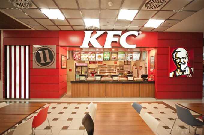 Посетители петербургского KFC устали ждать заказ и решили подраться с кассирами