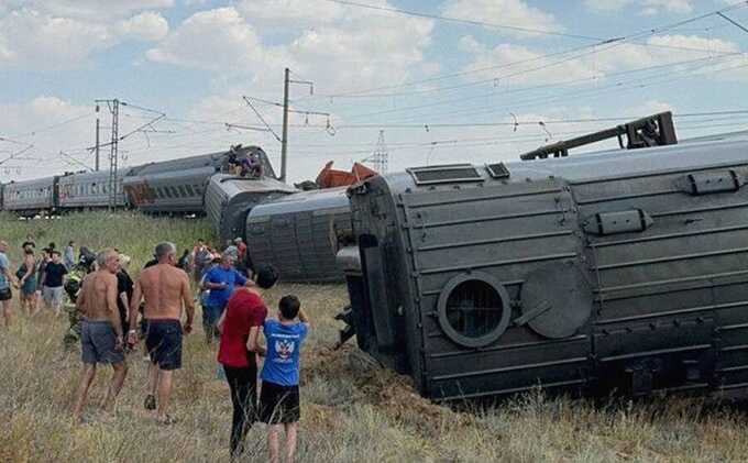 Водитель грузовика пропал после столкновения с поездом в Волгоградской области