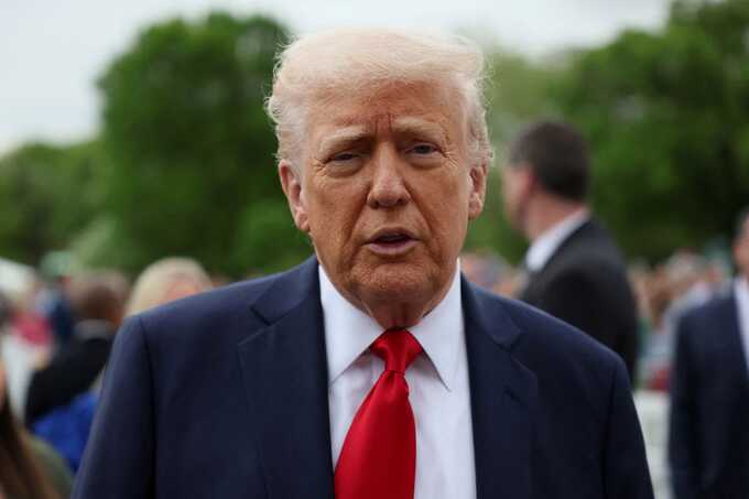 Рейтинг одобрения Трампа упал до рекордных 42%