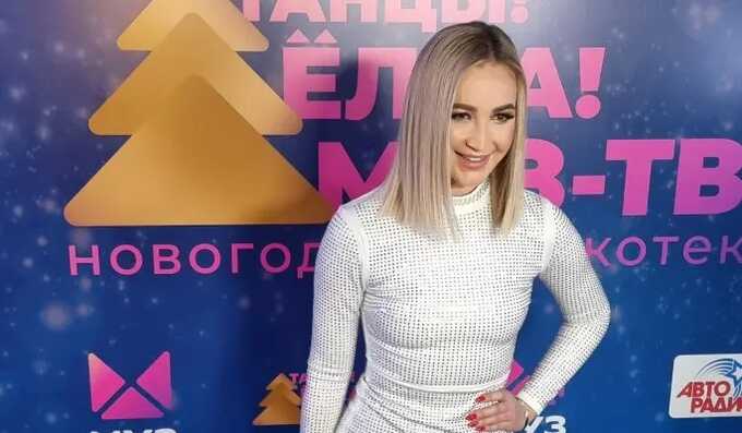 Бузова намекнула на беременность и покинула Россию