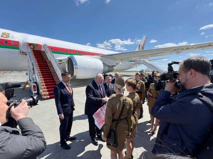 Путин и Лукашенко прибывают в Волгоград