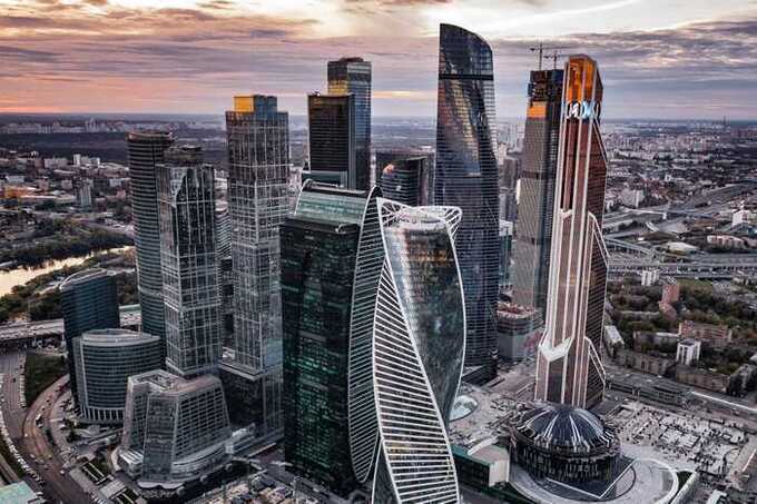 У курьера в «Москва-Сити» вырвали чемодан с 127 млн рублей
