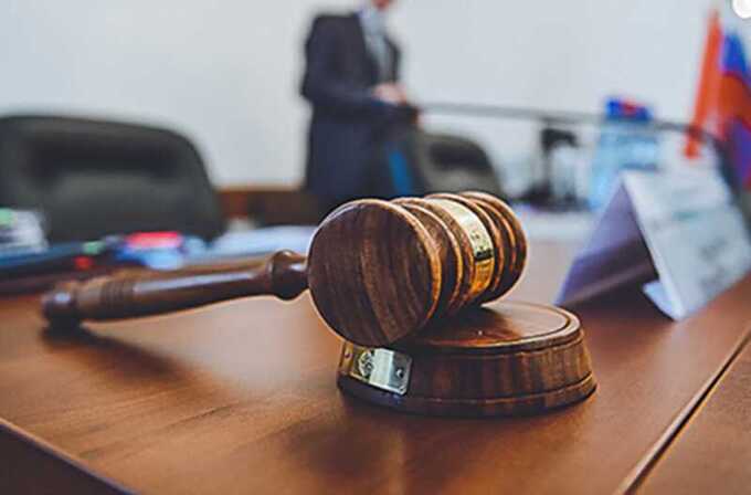 Французский суд приговорил бывшего медика к 20 годам за насилие над сотнями детей