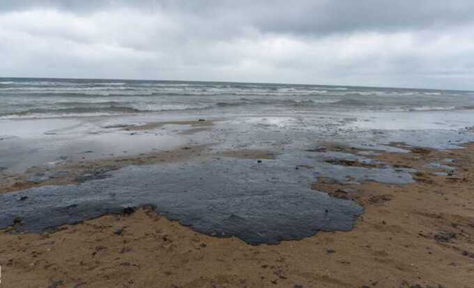 Замасливание в Чёрном море достигло побережья Абхазии