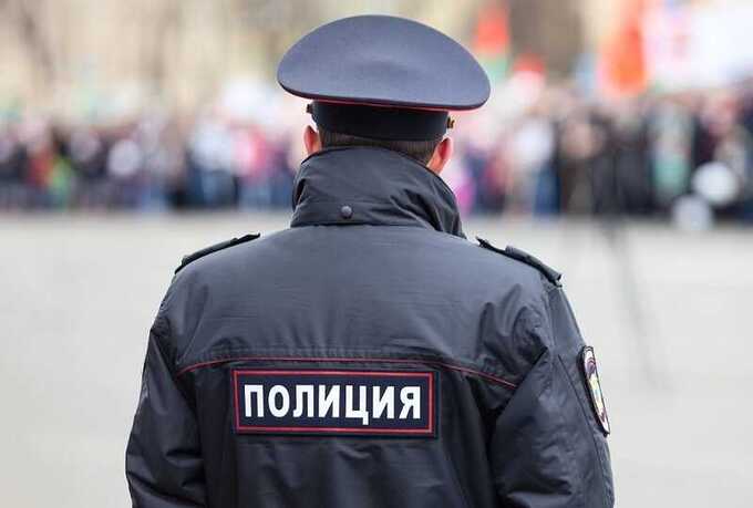 Подозрительный фургон возле хранилища ЦБ вызывает тревогу у охраны и силовиков
