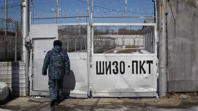 В российских тюрьмах заключённых избивают, чтобы заставить участвовать в боевых действиях