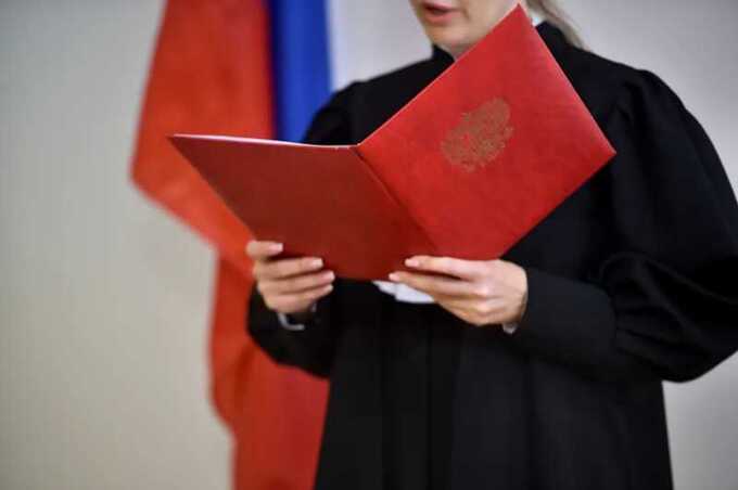 У сына судьи Золотаревой конфисковали незаконные миллионы и роскошные особняки